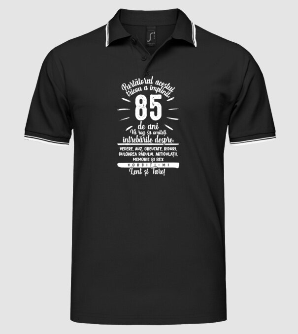 Purtătorul acestui tricou a împlinit: 85 de ani model negru pe tricou