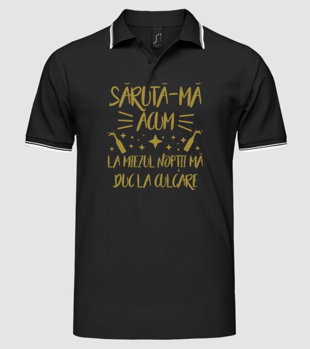 sărută-mă acum, la miezul nopții mă duc la culcare model negru pe tricou