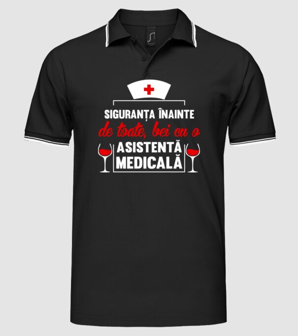 Siguranța înainte de toate, bei cu o asistentă medicală model negru pe tricou