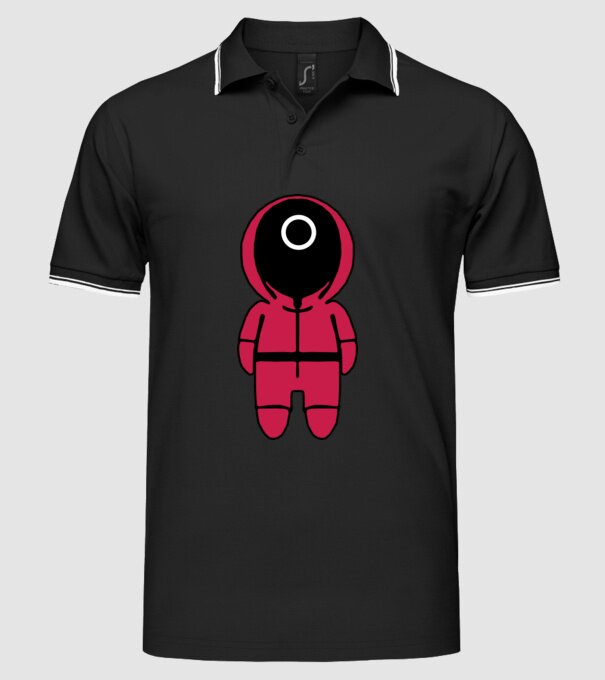 squid game figure model negru pe tricou