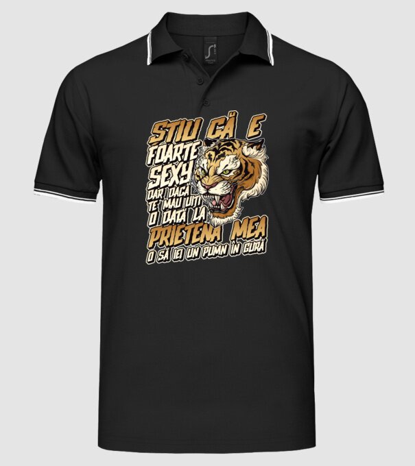 Știu că e foarte sexy, dar dacă te mai uiți o dată la prietena mea, o să iei un pumn în gură model negru pe tricou