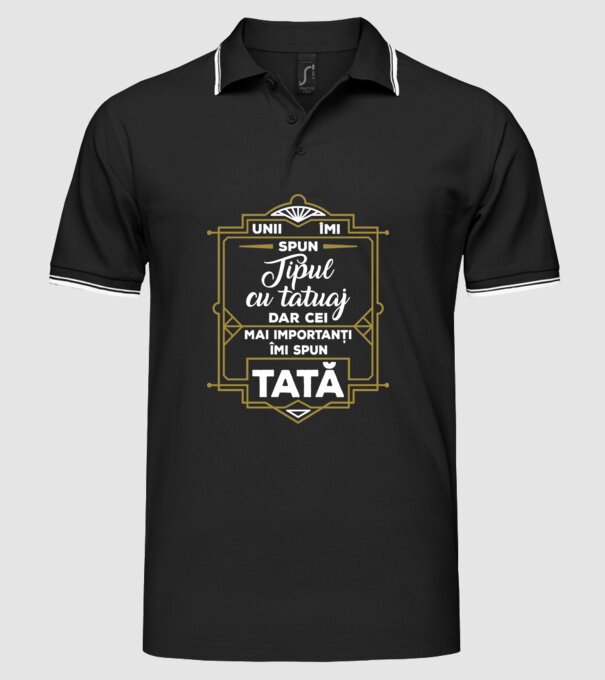 Unii îmi spun tipul cu tatuaj, dar cei mai importanți îmi spun tată model negru pe tricou