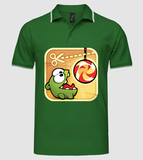 model verde pe tricou