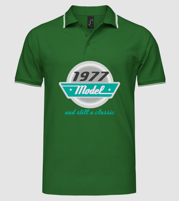 Model and still a classic - 1977 model verde pe tricou