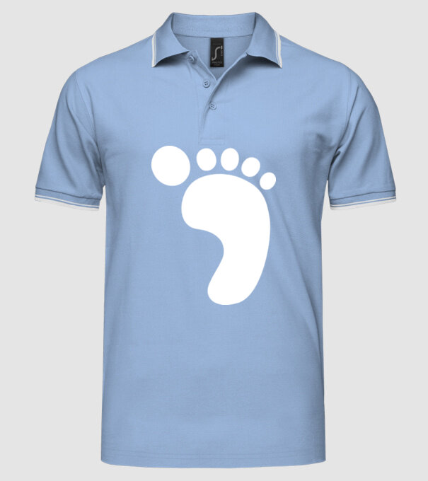 Picior model albastru deschis pe tricou