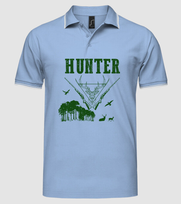 Vânător model albastru deschis pe tricou