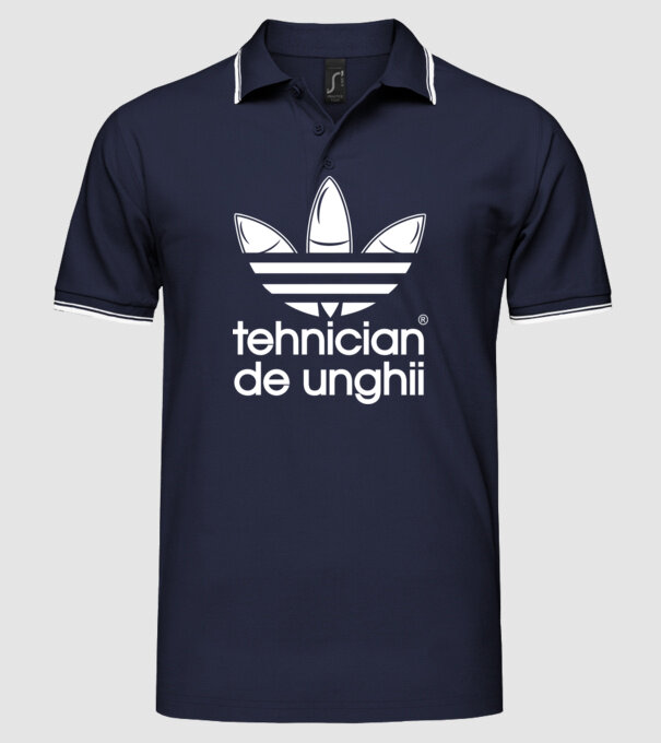 tehnician de unghii model albastru închis pe tricou