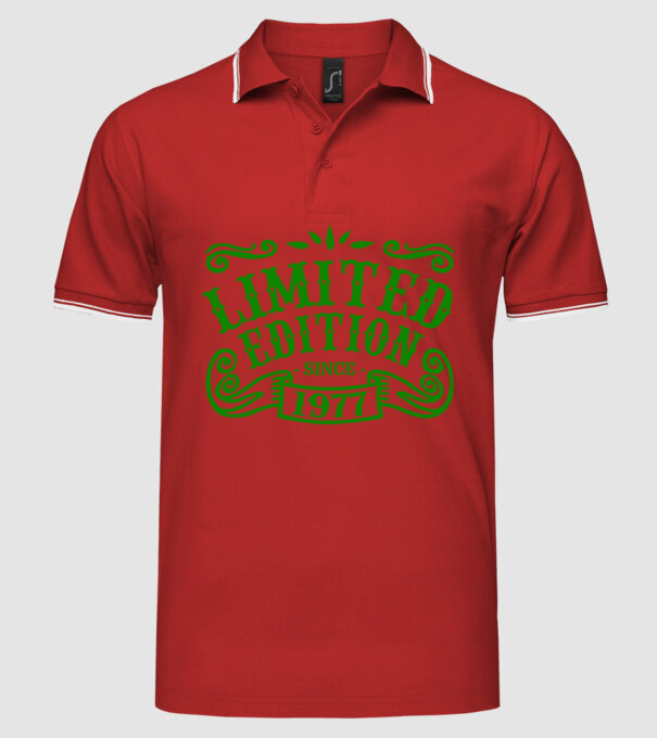 Limited edition 1977 model roșu pe tricou
