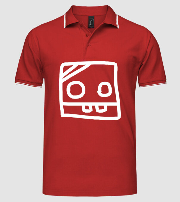 model roșu pe tricou