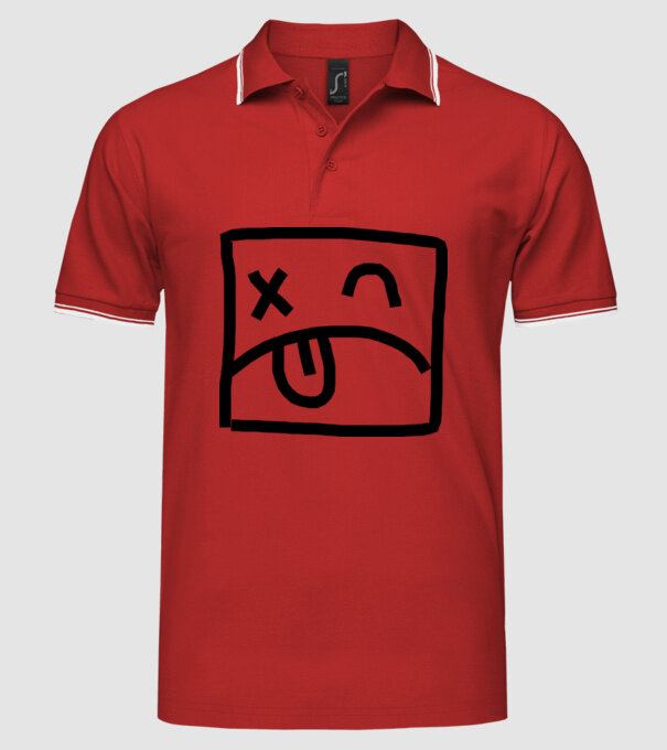 model roșu pe tricou
