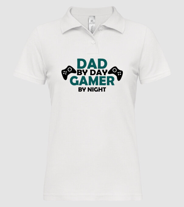 Dad by day gamer by night model alb pe tricou