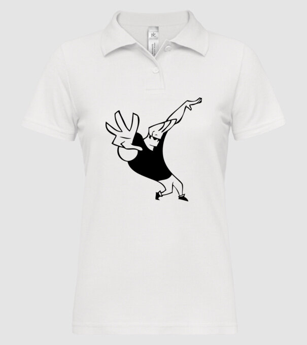 model alb pe tricou