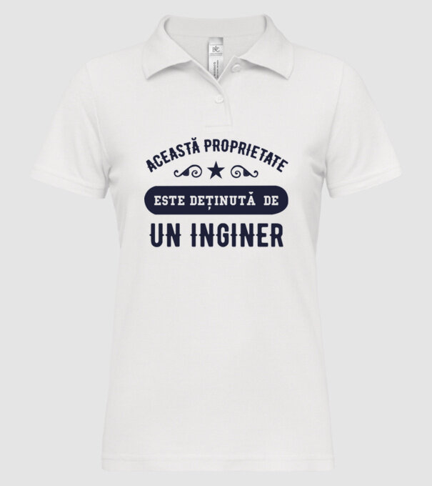 Această proprietate este deținută de un inginer model alb pe tricou