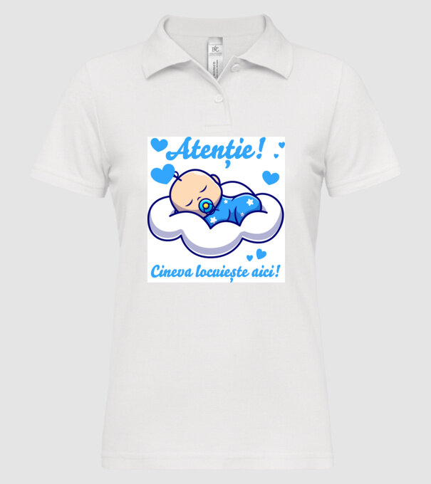 Atenție! Cineva locuiește aici! model alb pe tricou
