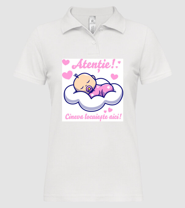 Atenție! Cineva locuiește aici! model alb pe tricou