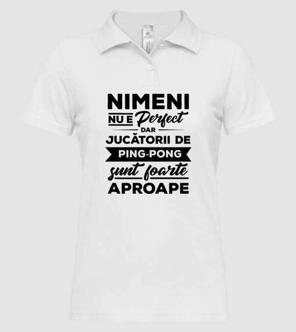nimeni nu e perfect, dar jucătorii de ping-pong sunt foarte aproape model alb pe tricou