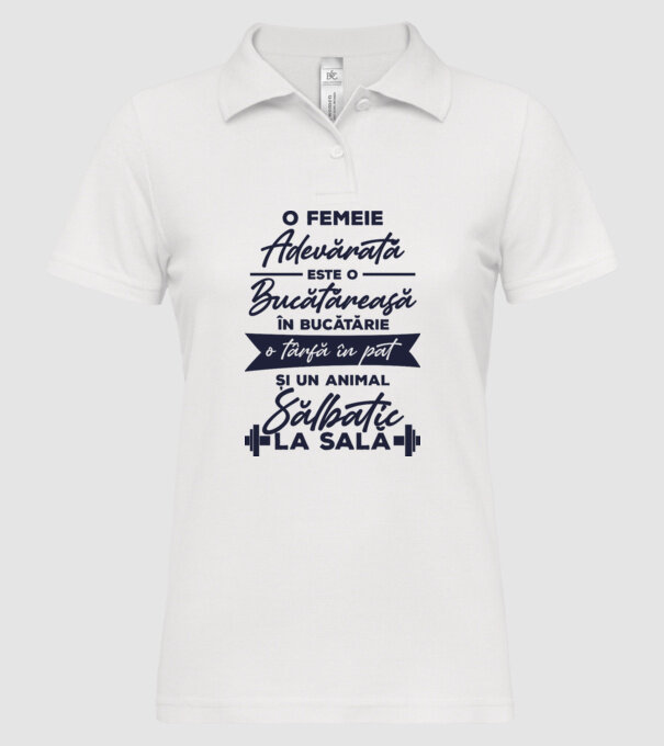 o femeie adevărată este o bucătăreasă în bucătărie, o târfă în pat și un animal sălbatic la sală model alb pe tricou