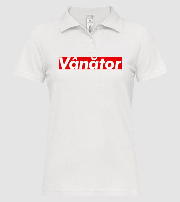 vânător model alb pe tricou