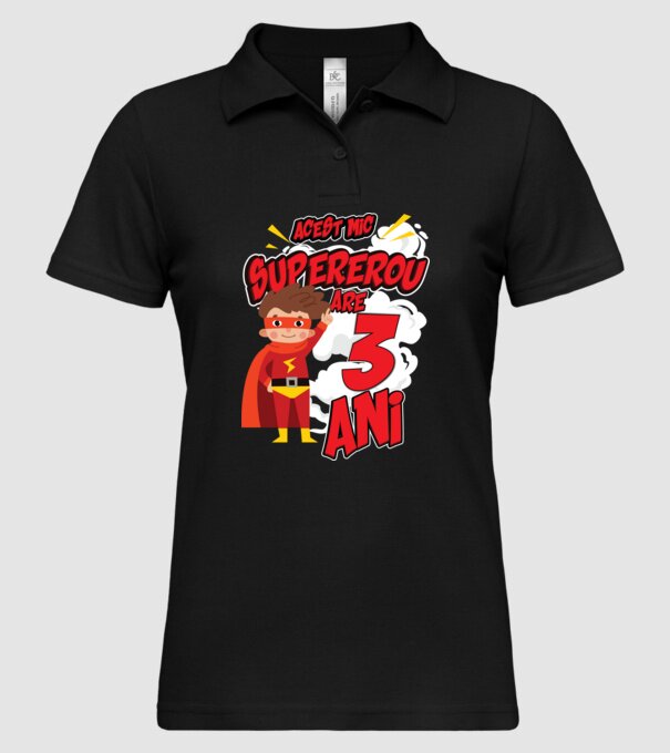 Acest mic supererou are 3 ani model negru pe tricou