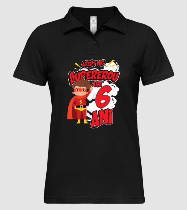 Acest mic supererou are 6 ani model negru pe tricou