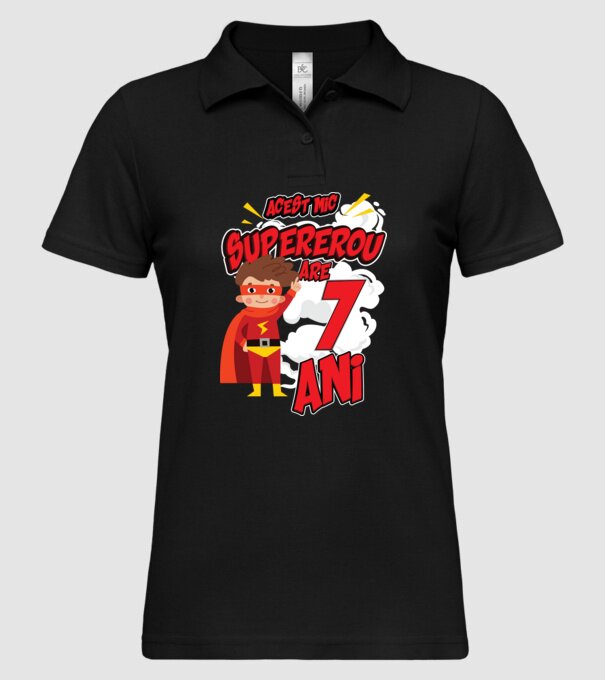 Acest mic supererou are 7 ani model negru pe tricou