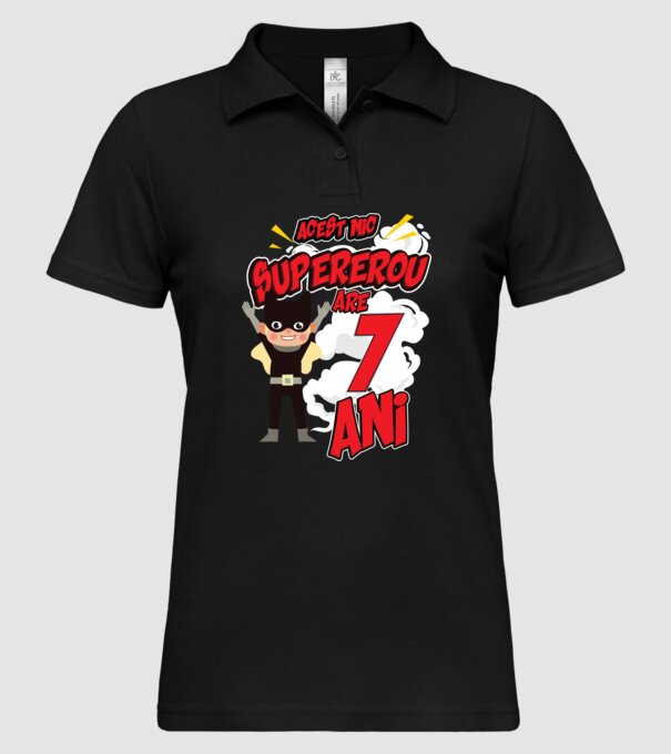 Acest mic supererou are 7 ani model negru pe tricou