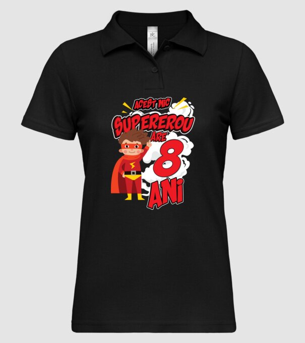 Acest mic supererou are 8 ani model negru pe tricou
