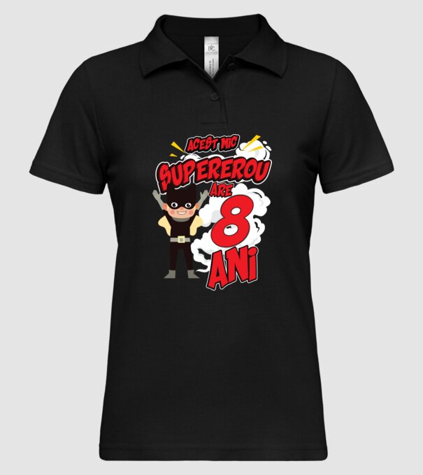 Acest mic supererou are 8 ani model negru pe tricou