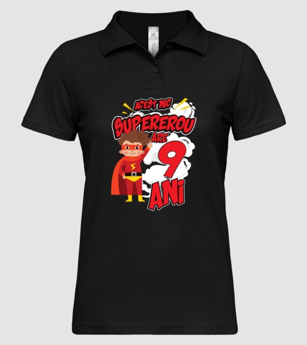 Acest mic supererou are 9 ani model negru pe tricou