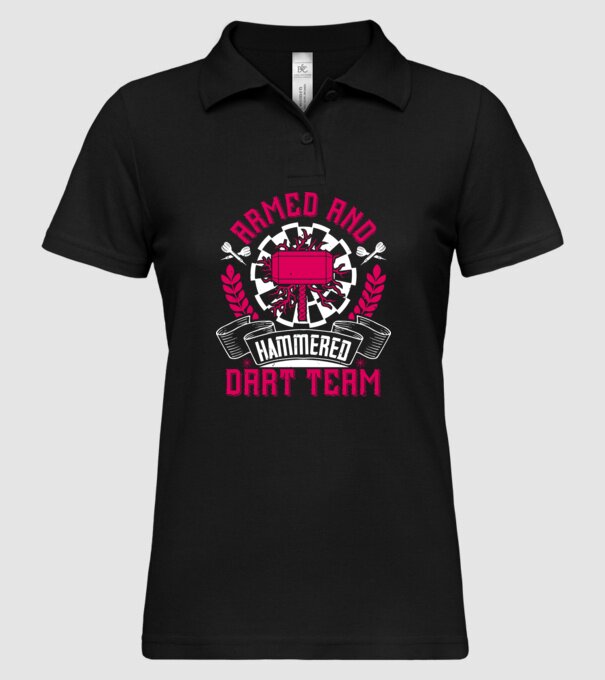 Armed and Hammered dart team model negru pe tricou
