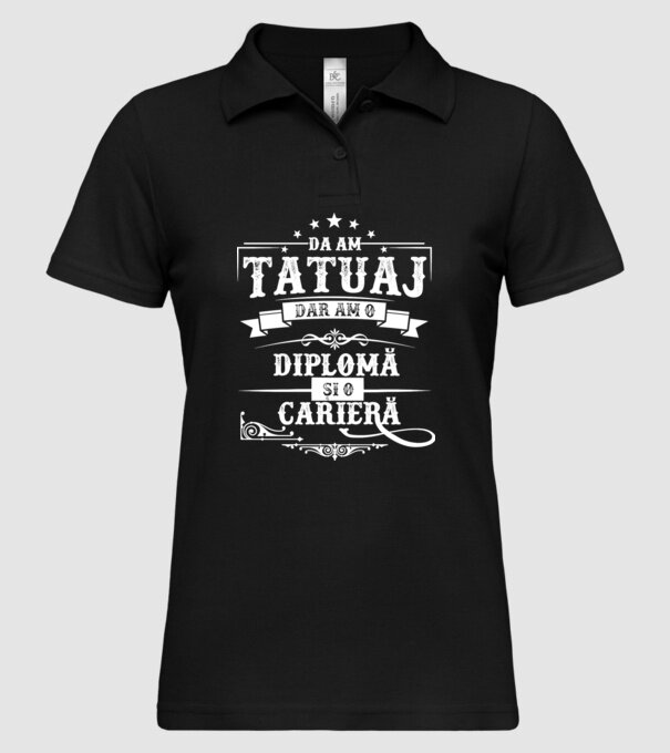 da, am tatuaj, dar am o diplomă și o carieră model negru pe tricou