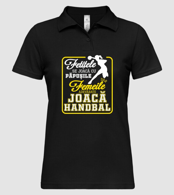 fetițele se joacă cu păpușile, dar femeile adevărate joacă handbal model negru pe tricou