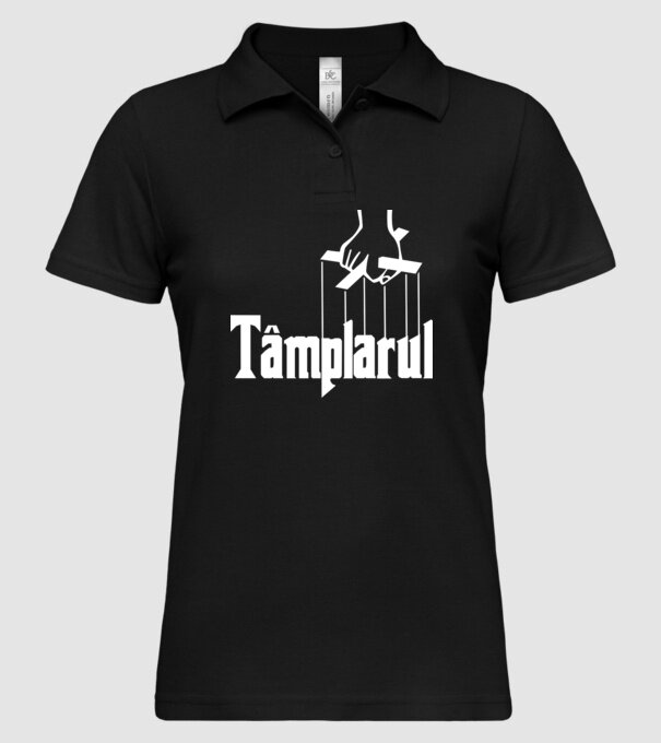 Tâmplarul model negru pe tricou