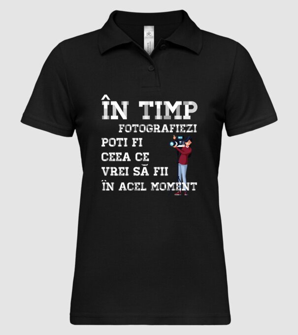 în timp ce fotografiezi poți fi ceea ce vrei să fii - în acel moment model negru pe tricou