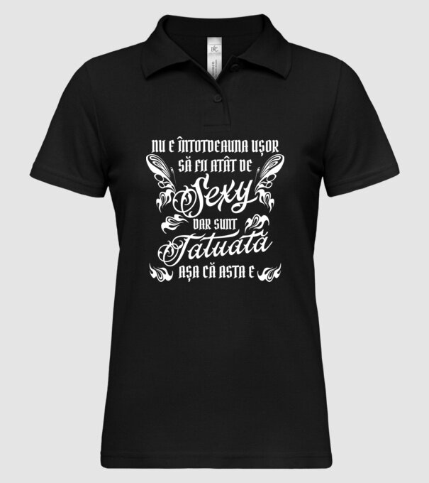Nu e întotdeauna ușor să fii atât de sexy, dar sunt tatuată, așa că asta e model negru pe tricou