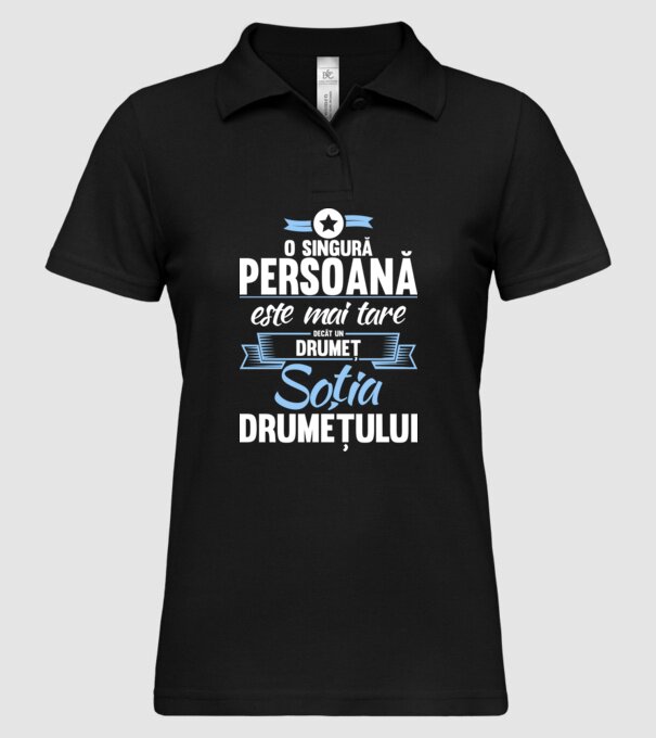 numai o persoană este mai tare decât un amator de drumeții, soția amatorului de drumeții model negru pe tricou