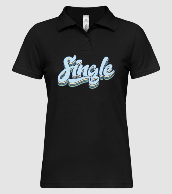 single model negru pe tricou