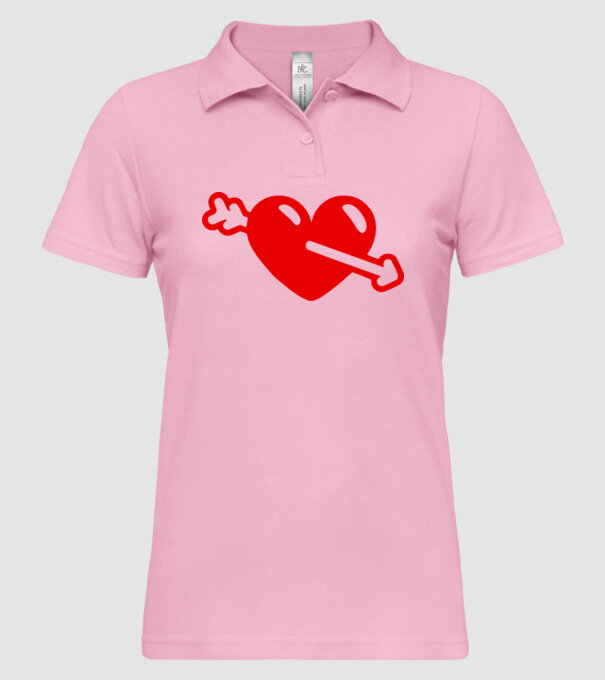 inimă cu săgeată model roz deschis pe tricou