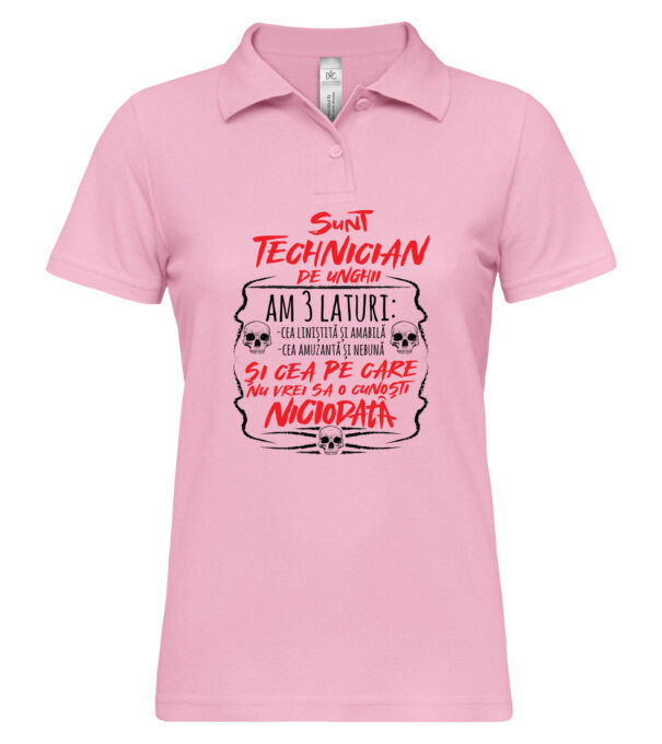  model  pe tricou