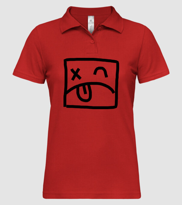 model roșu pe tricou