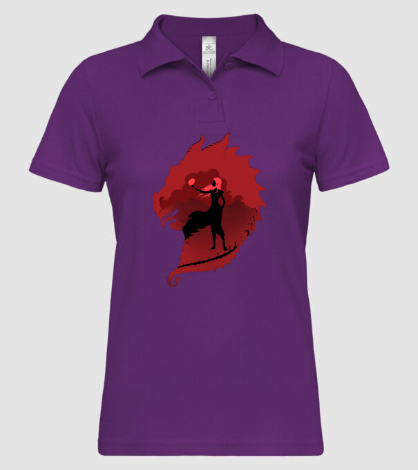 The Dragon model mentă pe tricou