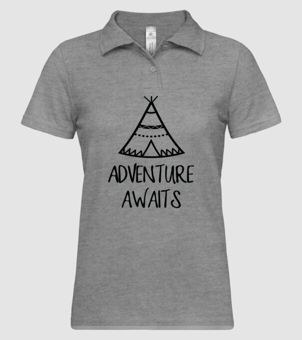 Advanture awaits model gri pe tricou