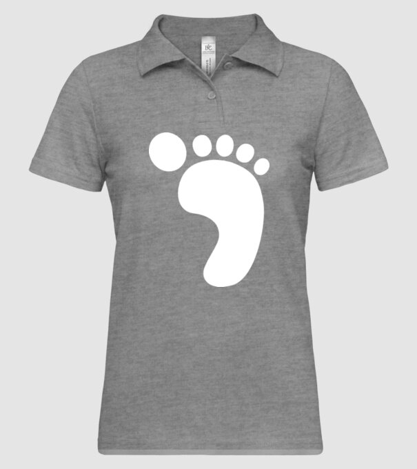 Picior model gri pe tricou