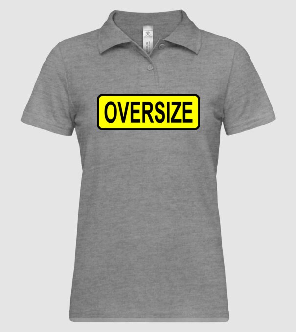 Oversize model gri pe tricou