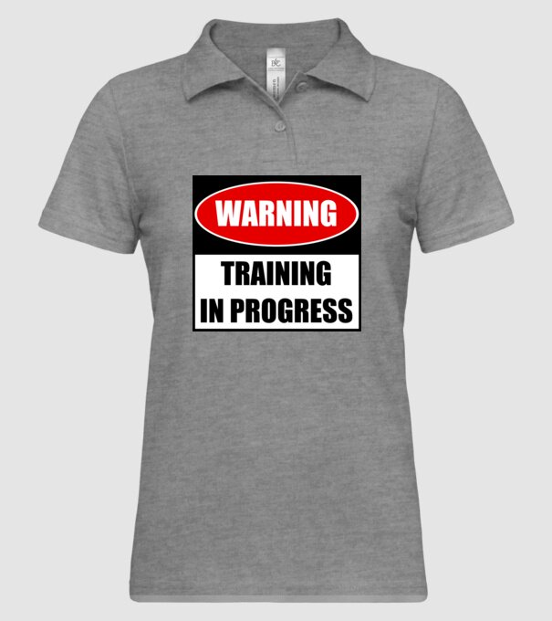 Warning Training In Progress model gri pe tricou