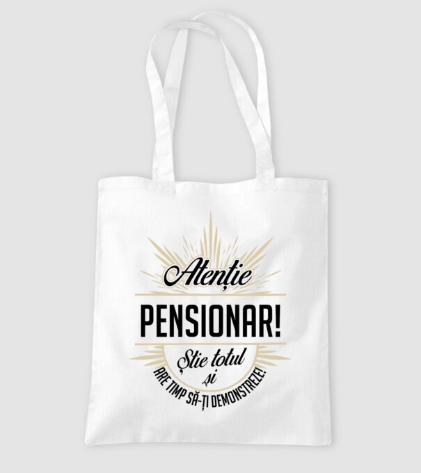 Atenție pensionar! Știe totul și are timp să-ți demonstreze! model alb pe tricou