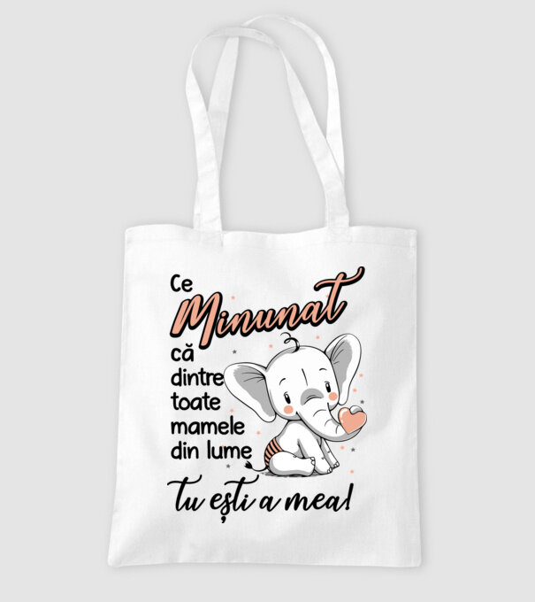 Ce minunat că dintre toate mamele din lume, tu ești a mea! model alb pe tricou