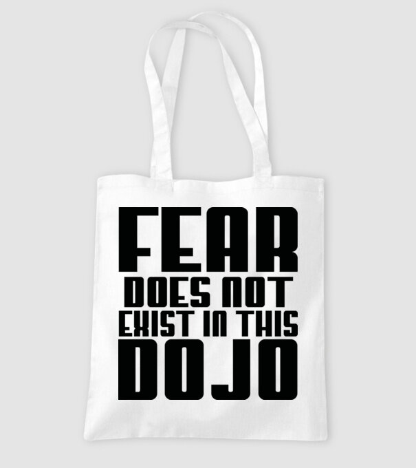 fear doesnt exist in this dojo model alb pe tricou