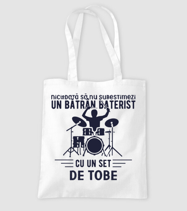niciodată să nu subestimezi un bătrân baterist cu un set de tobe model alb pe tricou