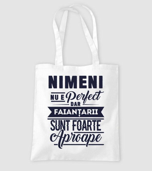 Nimeni nu e perfect, dar faianțarii sunt foarte aproape model alb pe tricou